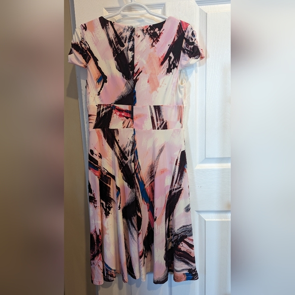 💙 DKNY 💙 Flowy Floral Dress - Picture 2 of 6